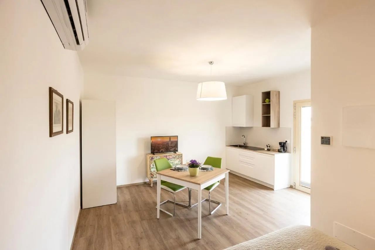 Borgoroma - Business & Apartments Verona 0*,  Italia